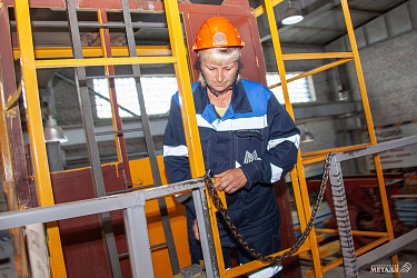 Сплоченность и мастерство: секреты профессиональной работы машиниста крана и стропальщика 